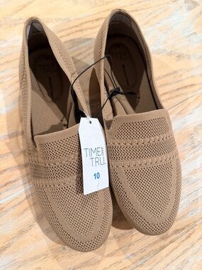 Time and Tru Tan Knit Slip-On Loafers Womens size 10